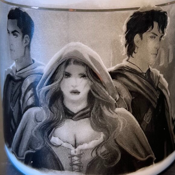 Fairyloot FROM BLOOD AND ASH  Mug ~ Artwork by Avendellart ~ Jennifer Armentrout - Picture 2 of 13